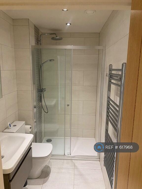 Main image of property: Cross Street, Reading, RG1