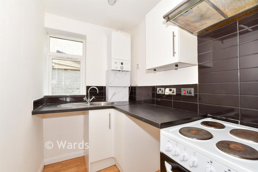 Apartment in Gillingham, Hale - View 4