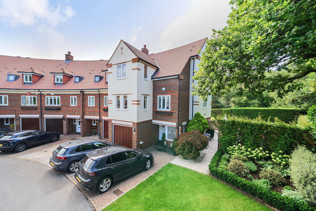 5-bed house on St. Nicholas Crescent, Pyrford, GU22, £1,250,000