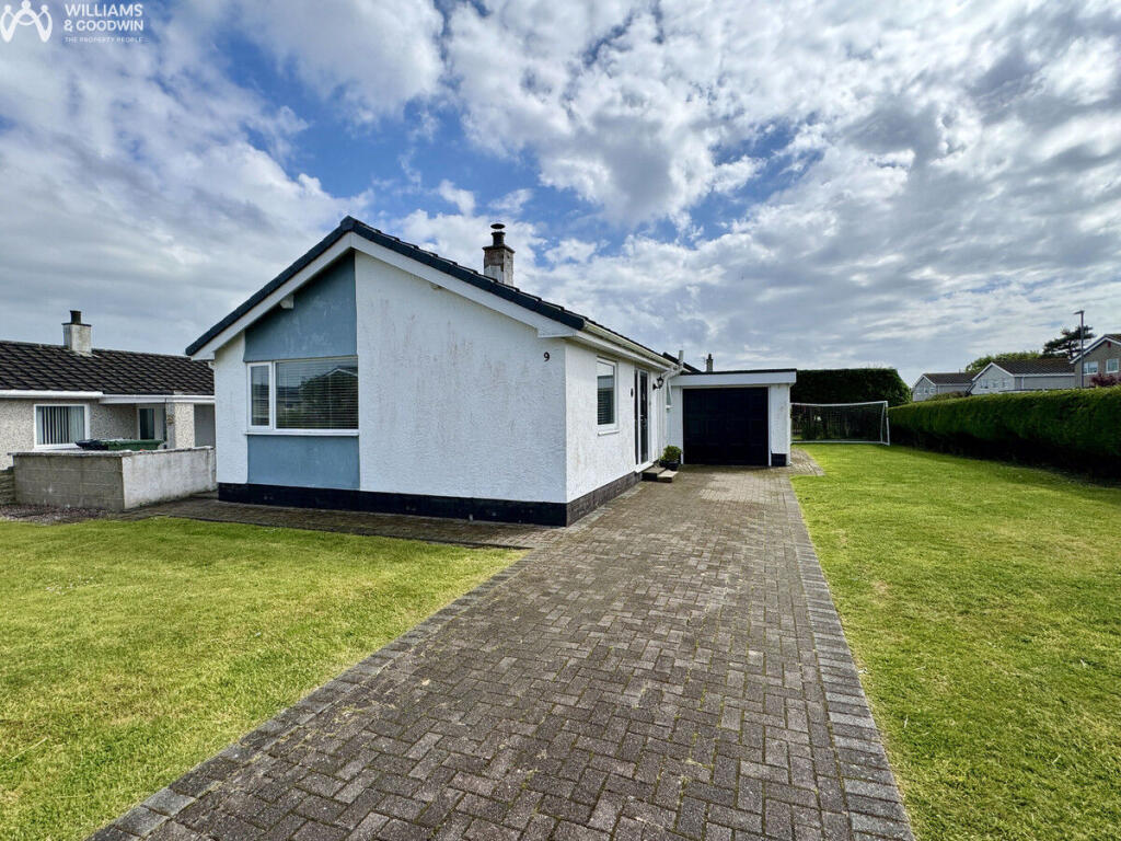 3-bed bungalow on Rhodfa Shorney, Valley, Anglesey, LL65, £275,000