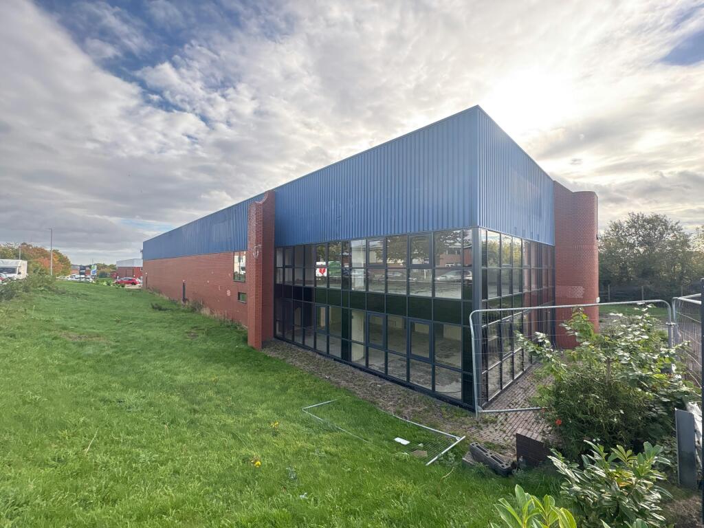 Main image of property: Unit 100, Nepshaw Lane South, Gildersome, Morley, LS27 7JQ