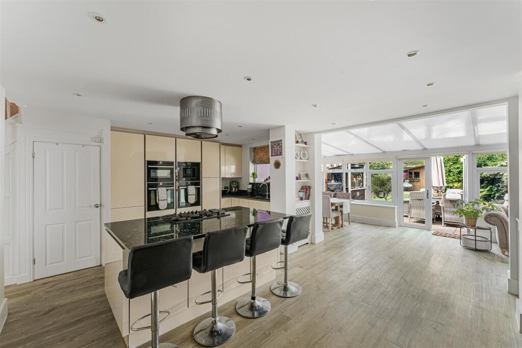 House in London, Chingford Green, Chingford - View 6
