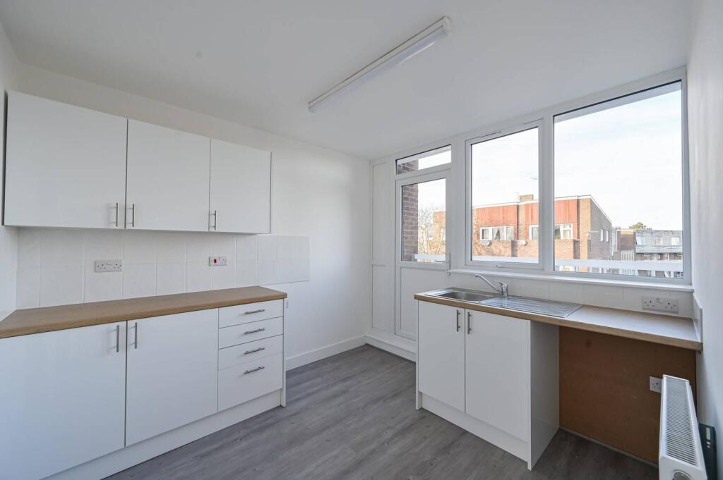 Main image of property: Woodleigh Court, Stuart Crescent, London, N22 5NL, Wood Green, London, N22