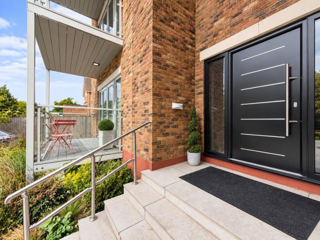 Apartment in Hemel Hempstead - View 2