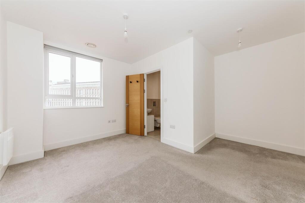Apartment in Bristol - View 2