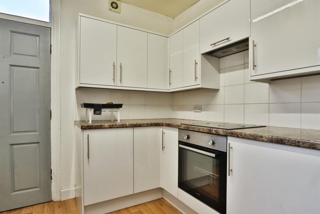 Estcourt Terrace, Leeds photo 4