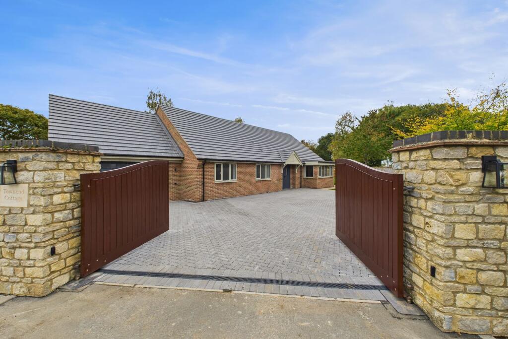 Main image of property: Townend Close, Croughton, NN13