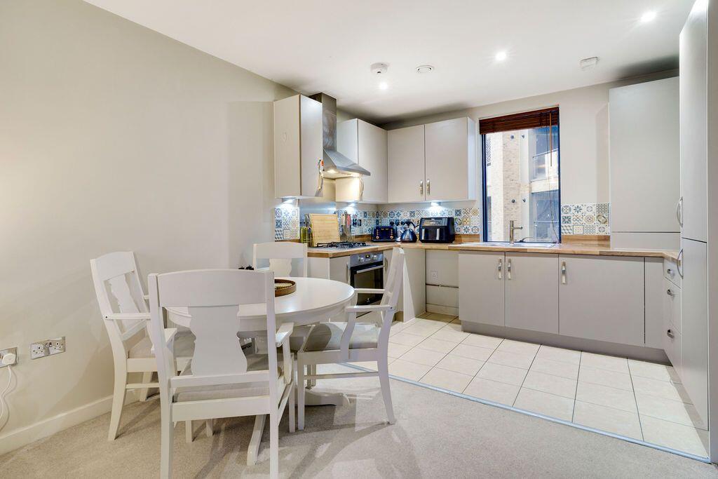 Apartment in Croydon - View 2