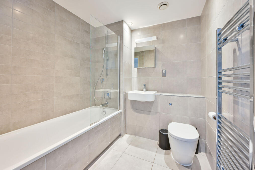 Apartment in London - More