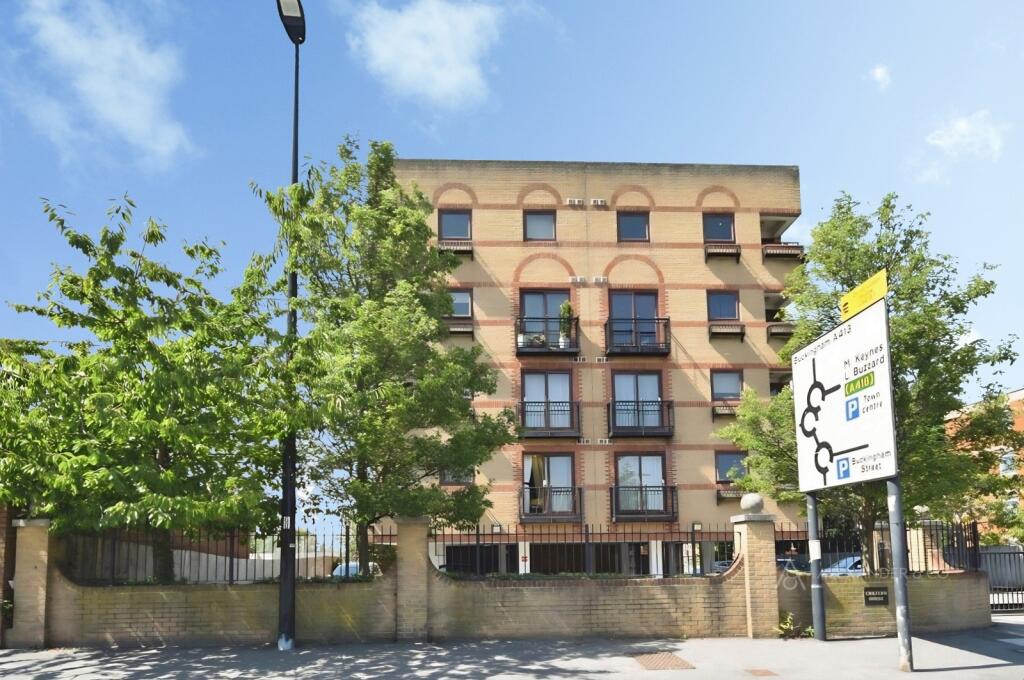 Main image of property: Chiltern House, Oxford Road, Aylesbury, HP19