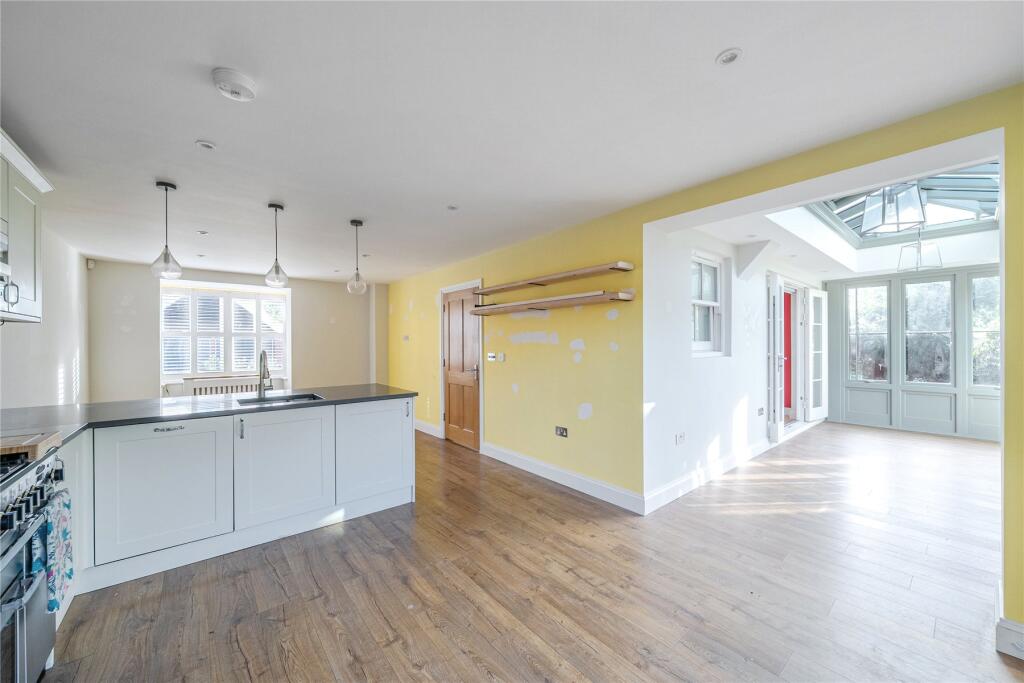 House in Guildford, Ripley - More