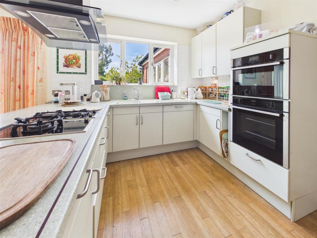 House in Gloucester - View 5