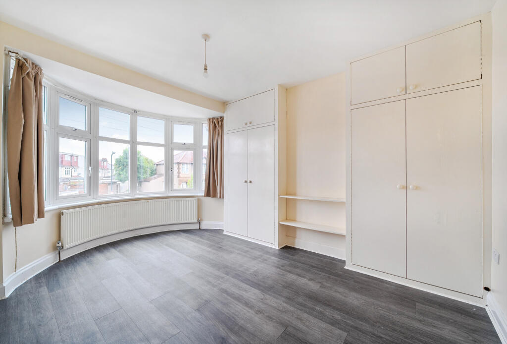 House in London, Kingsbury - More
