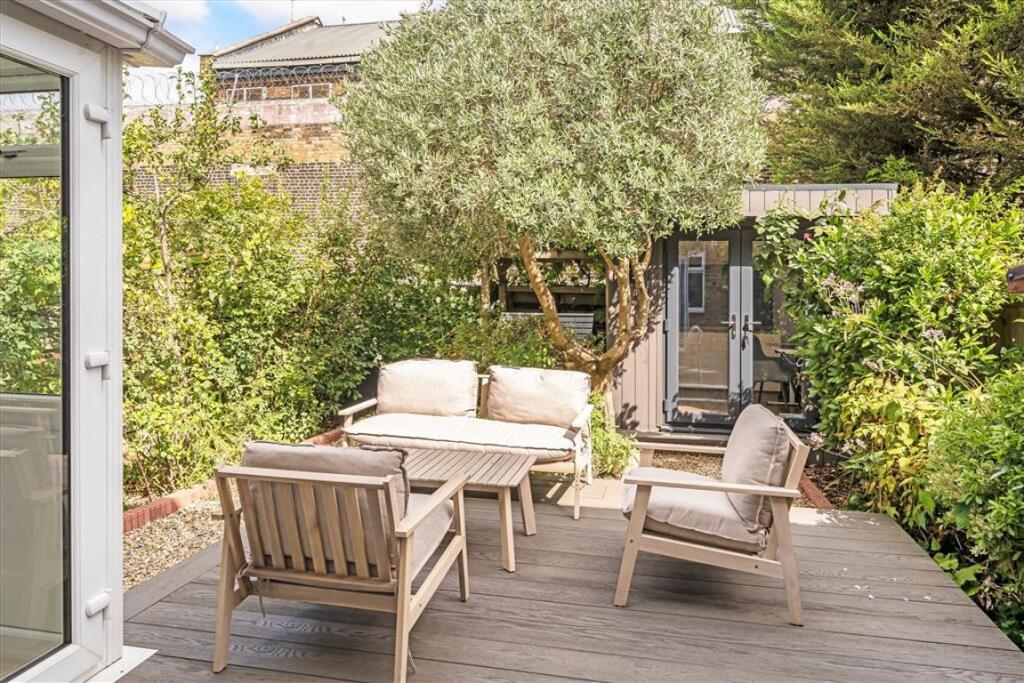 House in London - View 5