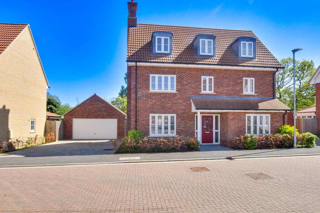 5-bed detached on Woodlands Meadow, New Homes, £899,950