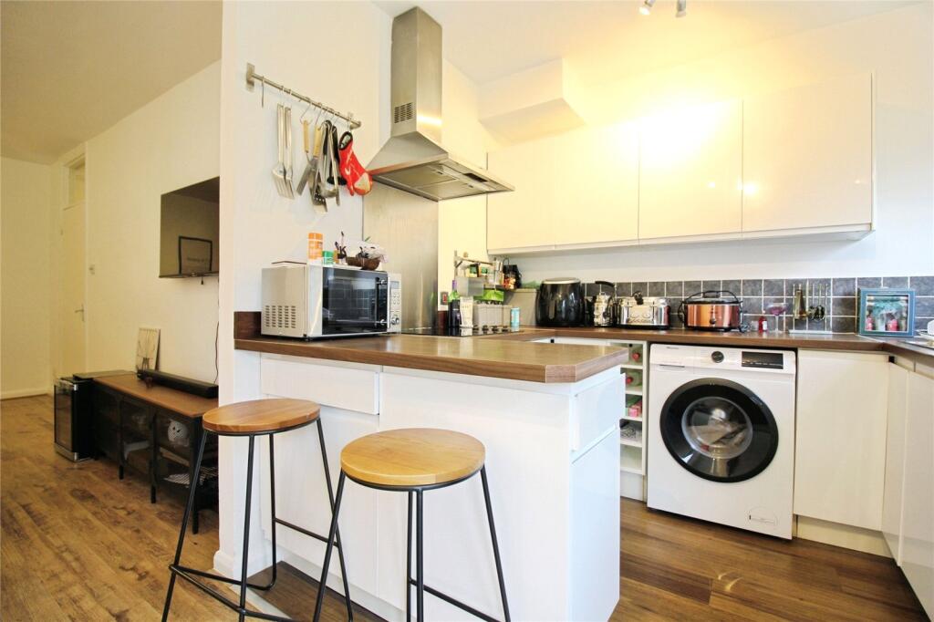 Apartment in Reading - View 4