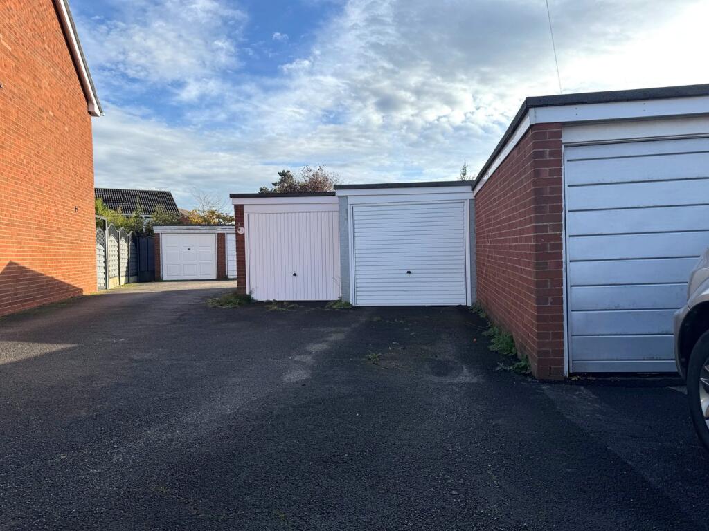 Hornbrook Road, Horninglow, Burton-on-Trent, DE13 photo 2