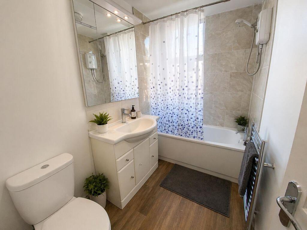House in Nottingham, Nottinghamshire - More