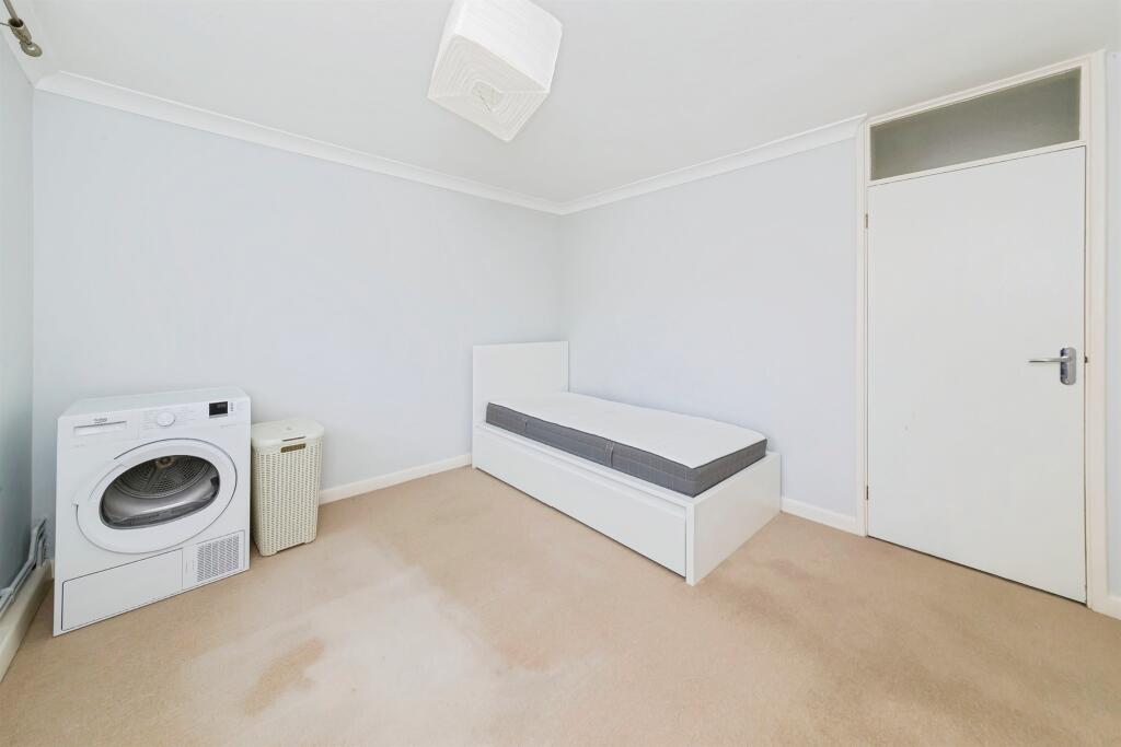 Apartment in Mid Sussex, Haywards Heath - More