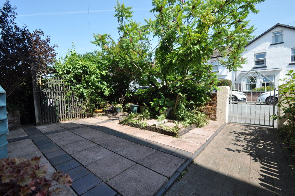 House in Wirral, Liverpool City Region - View 5