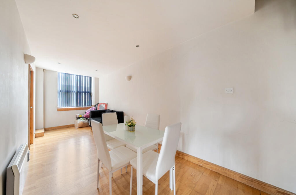 Apartment in Kirklees, Hill Top Estate, Healey - More
