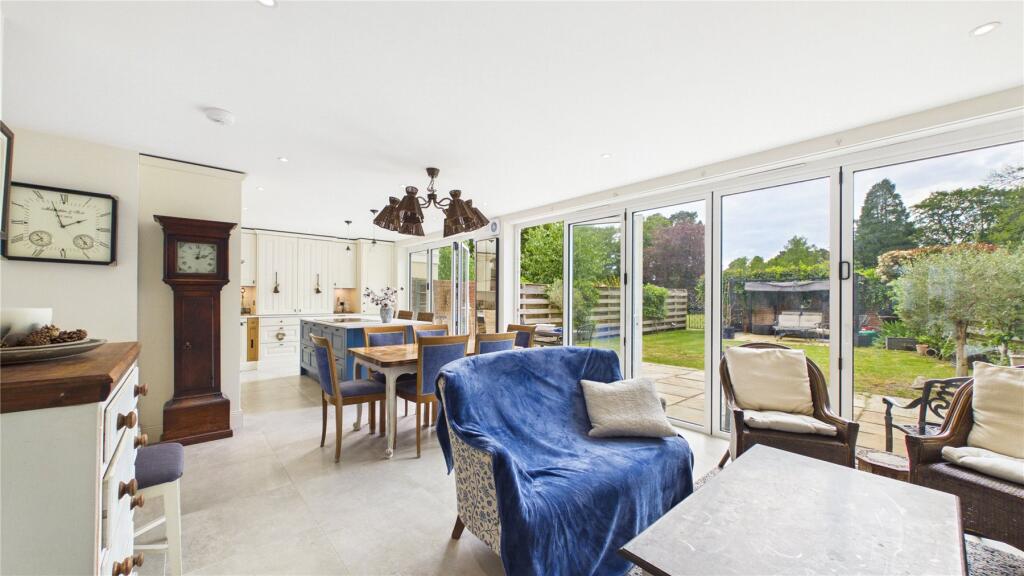 House in Surrey Heath, Windlesham - View 5
