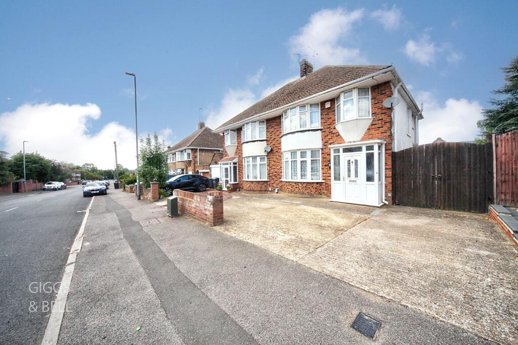 Main image of property: Kingsdown Avenue, Luton, Bedfordshire, LU2 7BU