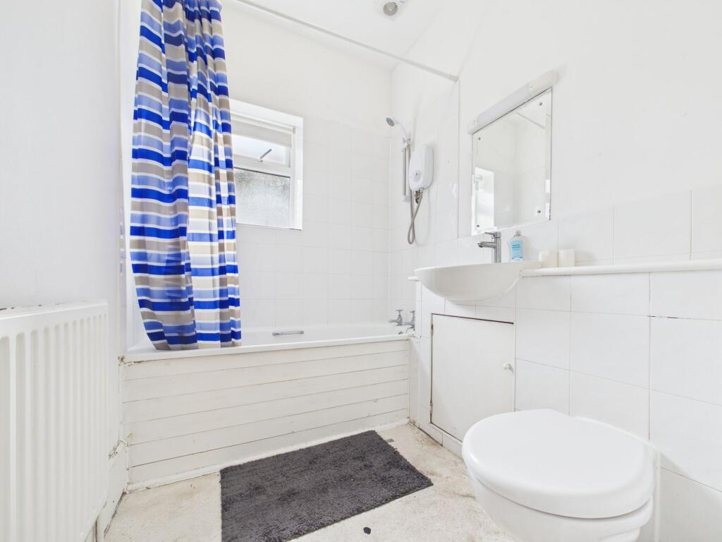 5 bedroom terraced house for rent