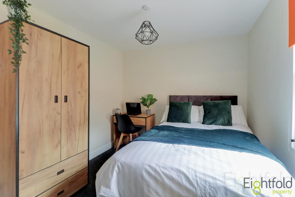 6 bedroom maisonette for rent