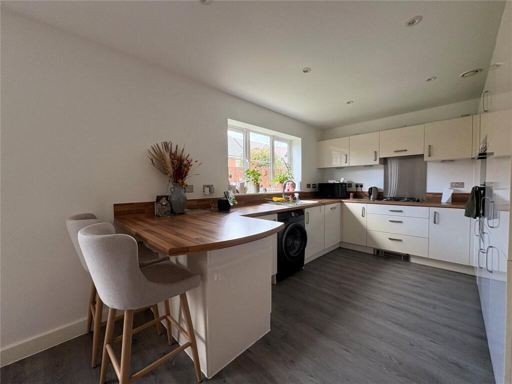Abbotsbury Drive, DAVENTRY, Northamptonshire, NN11 photo 2