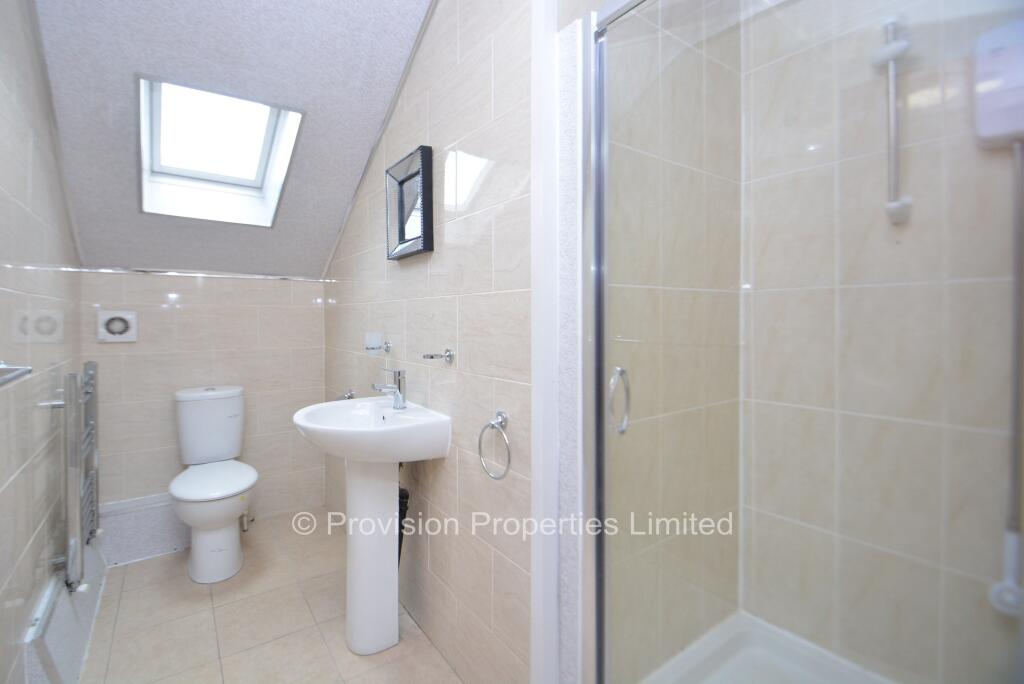 8 bedroom semi-detached house for rent