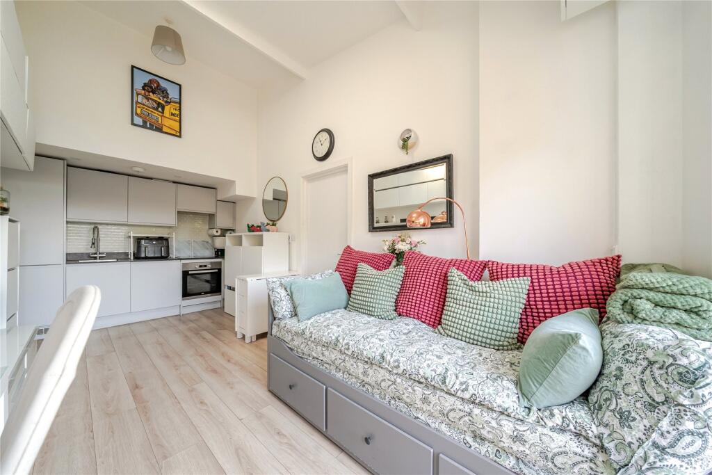Apartment in London - View 4
