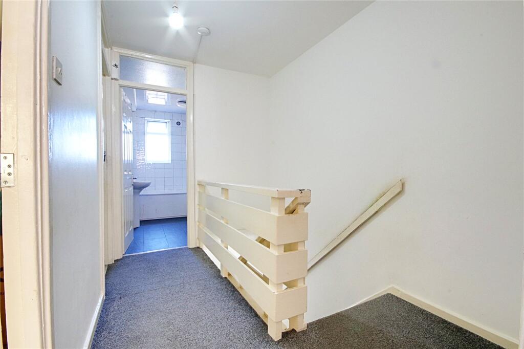 House in London, Enfield Highway, Southbury - More