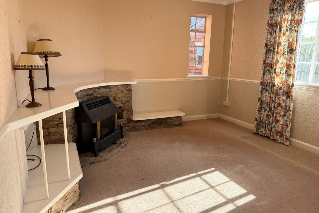 House in Gloucester - View 5