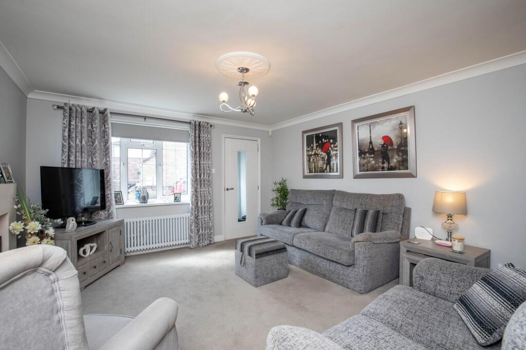 House in Cardiff, Whitchurch - More