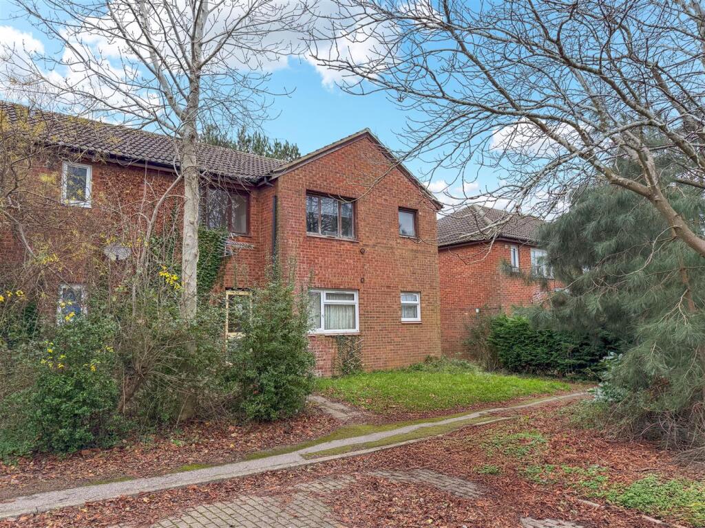 Studio flat on Norbrek, Two Mile Ash, Milton Keynes, £60,000