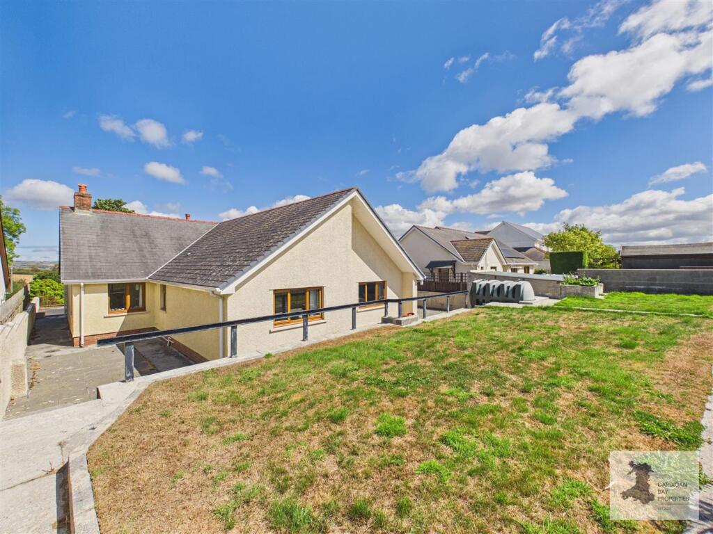 House in Beulah - View 5