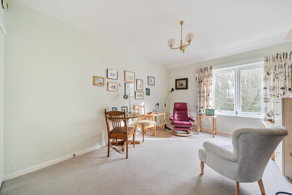 1-bed other on Oaktree Court, Portland Drive, Willen, Milton Keynes, MK15, £145,000