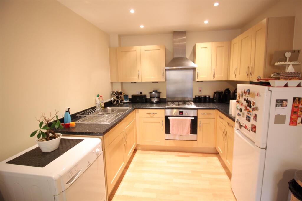 Grand Union Village, Northolt photo 2