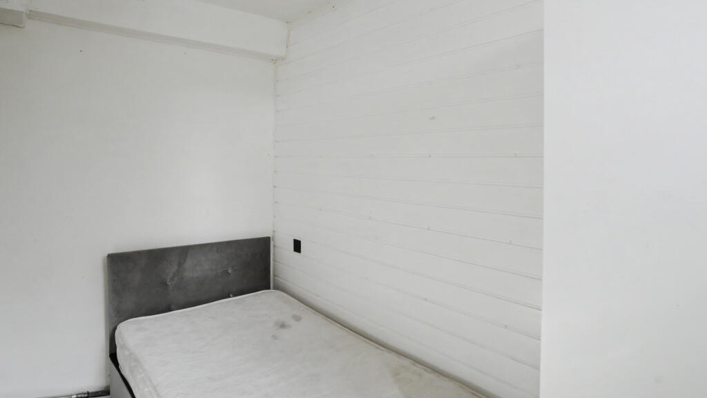 House in Southall - View 3