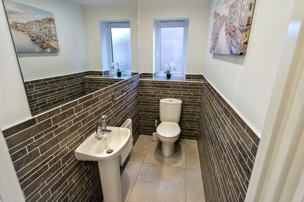 Kensington Close, Heaton Moor SK4 4SB photo 3