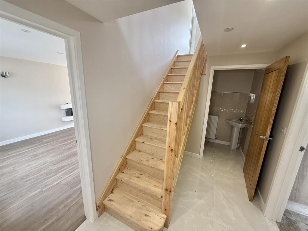 House in Llanybydder - View 6