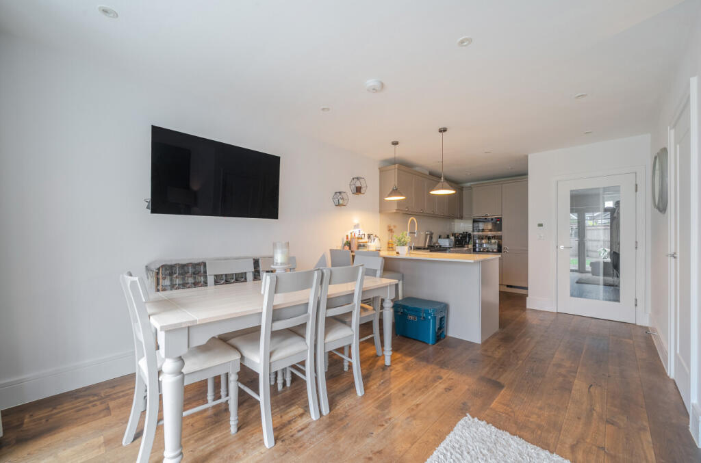 Champlain Street, Reading, Berkshire - More