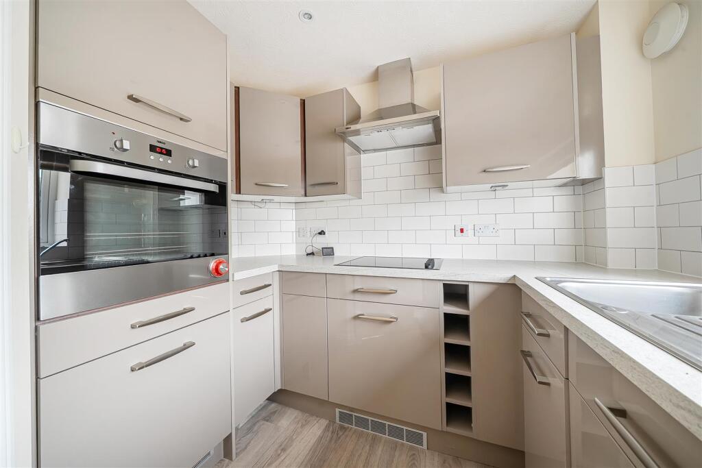 Apartment in Newbury, Speenhamland - View 5