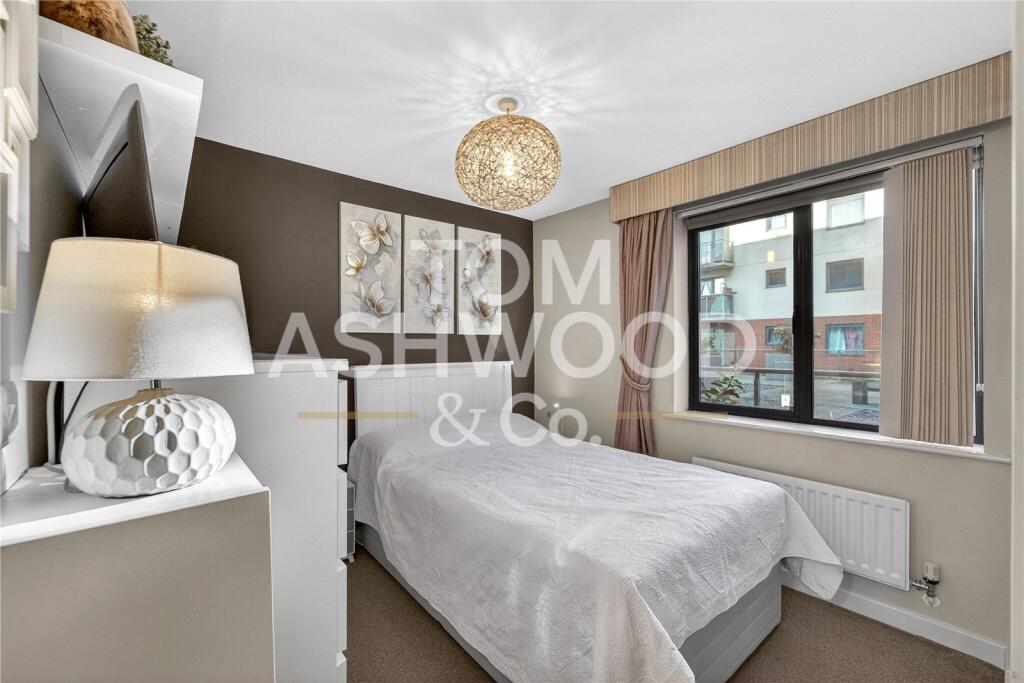 Apartment in Ilford - View 4