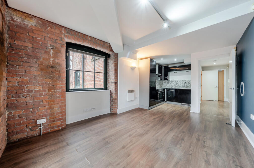 Apartment in Manchester, City Centre - View 4