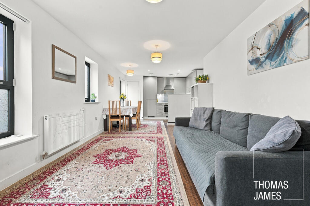 Apartment in London, Bowes Park, Palmers Green - View 4