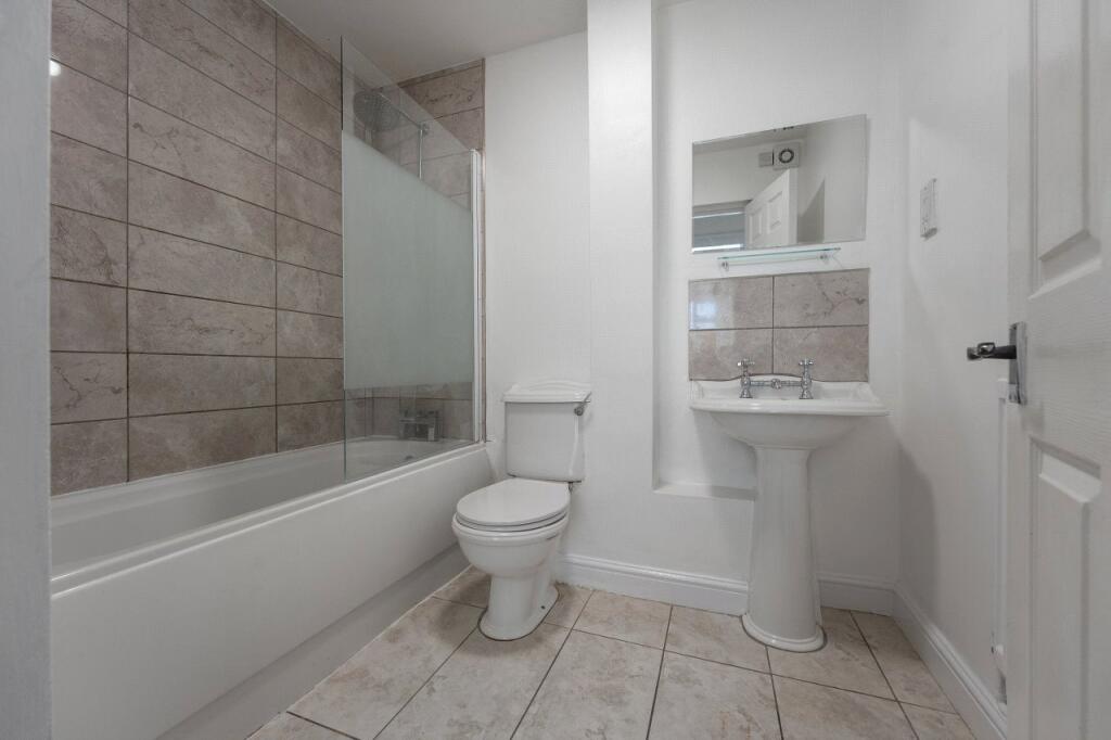 Apartment in Sutton - More