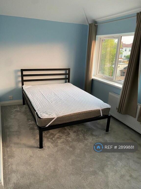 4 bedroom semi-detached house for rent