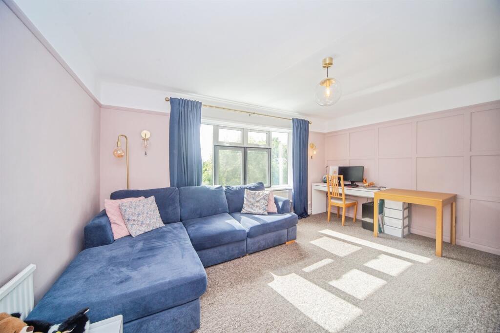 Apartment in Southampton - View 3